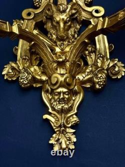 Paire d'importantes appliques en bronze doré, style Louis XVI, époque XIXe