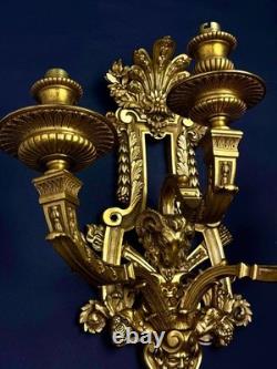 Paire d'importantes appliques en bronze doré, style Louis XVI, époque XIXe