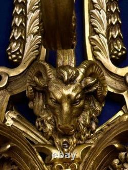 Paire d'importantes appliques en bronze doré, style Louis XVI, époque XIXe