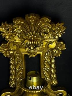 Paire d'importantes appliques en bronze doré, style Louis XVI, époque XIXe