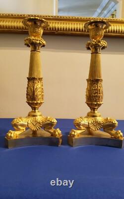 Paire de Bougeoirs à Jarrets de Lions en bronzes ciselés et dorés Epoque XIXéme
