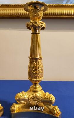 Paire de Bougeoirs à Jarrets de Lions en bronzes ciselés et dorés Epoque XIXéme