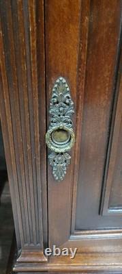 Paire de chevets style Renaissance en noyer sculpté époque XIXeme siécle