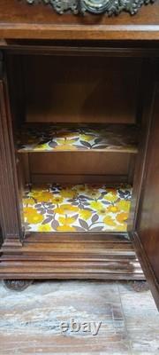 Paire de chevets style Renaissance en noyer sculpté époque XIXeme siécle