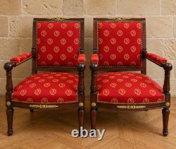 Paire de fauteuils époque Empire en acajou aux emblèmes Napoléoniens XIXeme