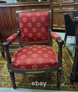 Paire de fauteuils époque Empire en acajou aux emblèmes Napoléoniens XIXeme