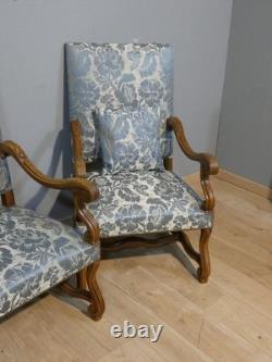 Paire de fauteuils style Louis XIII en noyer sculpté, époque fin XIX ème