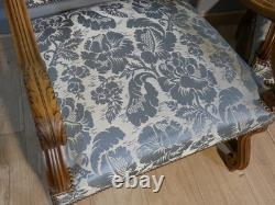 Paire de fauteuils style Louis XIII en noyer sculpté, époque fin XIX ème
