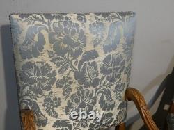 Paire de fauteuils style Louis XIII en noyer sculpté, époque fin XIX ème