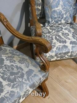Paire de fauteuils style Louis XIII en noyer sculpté, époque fin XIX ème