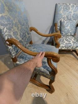 Paire de fauteuils style Louis XIII en noyer sculpté, époque fin XIX ème