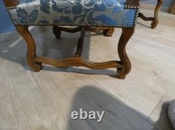 Paire de fauteuils style Louis XIII en noyer sculpté, époque fin XIX ème