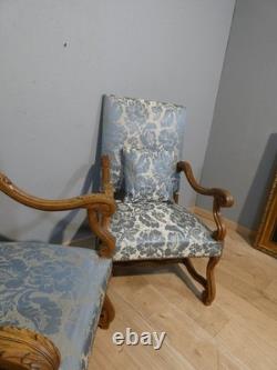 Paire de fauteuils style Louis XIII en noyer sculpté, époque fin XIX ème