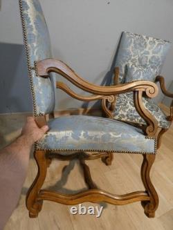 Paire de fauteuils style Louis XIII en noyer sculpté, époque fin XIX ème