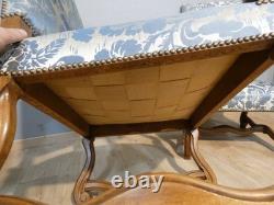 Paire de fauteuils style Louis XIII en noyer sculpté, époque fin XIX ème