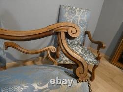 Paire de fauteuils style Louis XIII en noyer sculpté, époque fin XIX ème