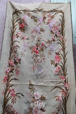 Paire de grandes tapisseries Aubusson décor floral époque XIX ème siècle
