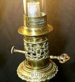Paire de lampes à pétrole porcelaine époque XIXème siècle