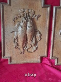 Paire de portes anciennes en bois sculpté trophée de chasse et péche époque 19e
