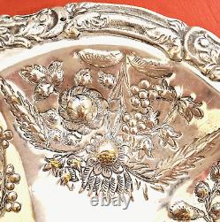 Paire de superbes grands plats en métal argenté d'époque XIXème