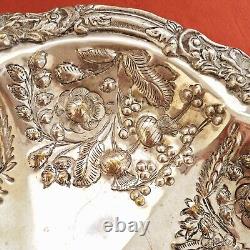 Paire de superbes grands plats en métal argenté d'époque XIXème