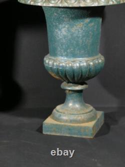Paire de vases médicis de jardin en fonte, époque XIX ème