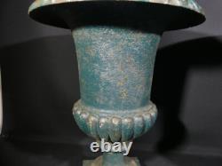 Paire de vases médicis de jardin en fonte, époque XIX ème