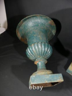 Paire de vases médicis de jardin en fonte, époque XIX ème