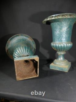Paire de vases médicis de jardin en fonte, époque XIX ème