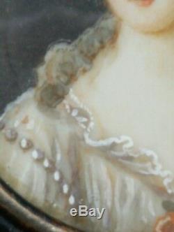 Peinture miniature portrait jeune fille époque XIXème signé. Antique oil peint