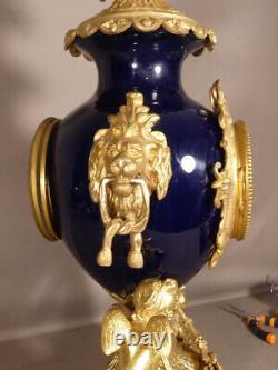 Pendule Napoléon III En Porcelaine Bleu De Sèvres Et Bronze Doré, époque XIX ème