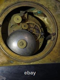 Pendule à la pecheuse bronze et marbre epoque empire début xixeme siecle