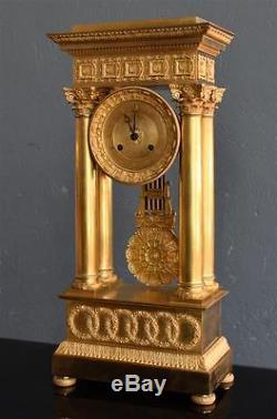 Pendule architecturale en bronze doré époque Restauration XIXème