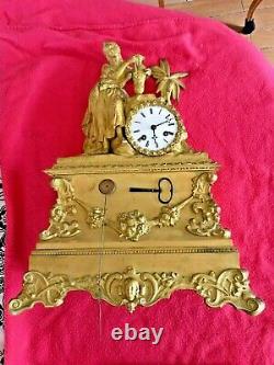 Pendule doré à la feuille d'or d'époque Restauration XIXéme siècle