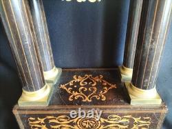 Pendule portique en bois clair et bronze doré / Epoque Restauration / XIXe