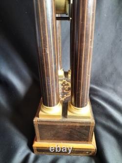 Pendule portique en bois clair et bronze doré / Epoque Restauration / XIXe