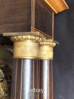 Pendule portique en bois clair et bronze doré / Epoque Restauration / XIXe