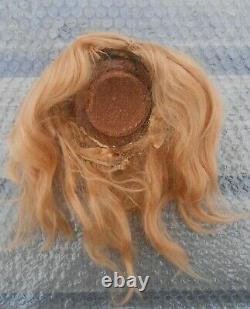 Perruque blonde mohair et calotte liège BB époque fin XIXème