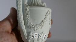 Petit Vase à l'Antique En Biscuit De Porcelaine De Sèvres, époque XIX ème