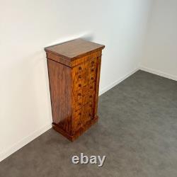 Petite commode Wellington anglaise en placage de noyer, époque victorienne XIXe