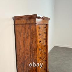 Petite commode Wellington anglaise en placage de noyer, époque victorienne XIXe