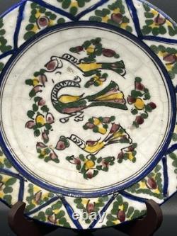 Plat faïence persane décor oiseaux fleurs polychromes époque Kadjar XIXème