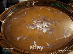 Plateau ovale en tole peinte a decor floral sur fond ocre epoque XIX em taille 3