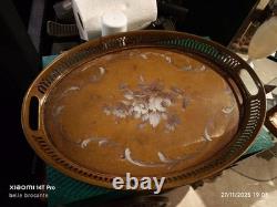 Plateau ovale en tole peinte a decor floral sur fond ocre epoque XIX em taille 3