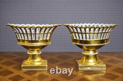 Porcelaines de Paris / paire de coupes d'autel / vases décoratifs époque XIXeme
