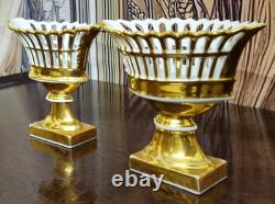 Porcelaines de Paris / paire de coupes d'autel / vases décoratifs époque XIXeme