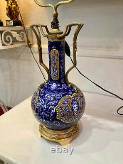 Rare et belle lampe en faïence fine de Gien à décor bleu et blanc. Epoque XIXème