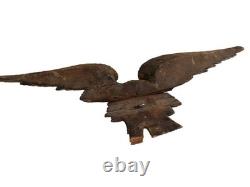 Sculpture d'ornement en bois beige et doré Aigle d'époque Empire XIXème
