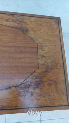 Table à jeu en noyer époque 19ème