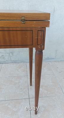 Table à jeu en noyer époque 19ème